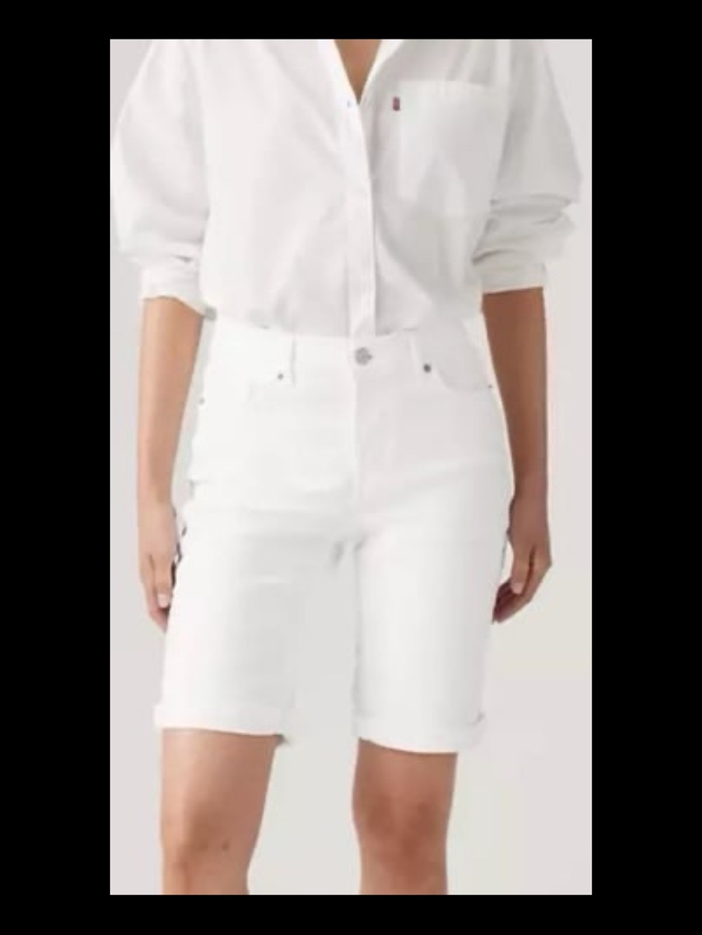 Levi Strauss white Bermuda shorts in a size 4 or 27”